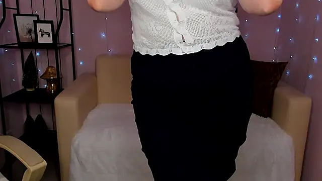 Snapshot of Helens_love chatting on January 14, 2025, 5:30 am Helens love online show from January 14, 2025, 5:30 am