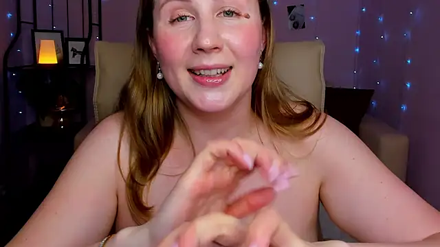 Snapshot of Helens_love chatting on March 13, 2025, 2:05 am Helens love online show from March 13, 2025, 2:05 am