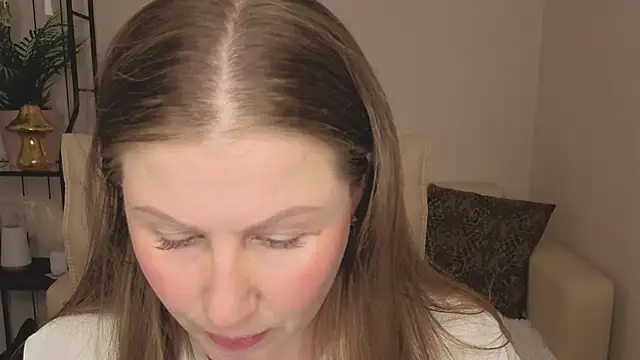 Snapshot of Helens_love chatting on June 18, 2026, 3:29 am Helens love online show from June 18, 2026, 3:29 am