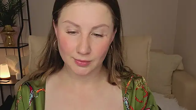 Snapshot of Helens_love chatting on June 27, 2026, 2:38 am Helens love online show from June 27, 2026, 2:38 am