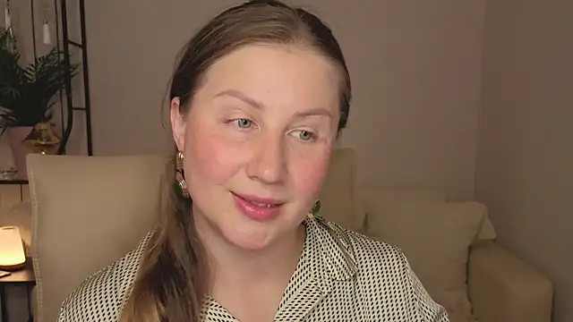 Snapshot of Helens_love chatting on July 31, 2026, 2:22 am Helens love online show from July 31, 2026, 2:22 am