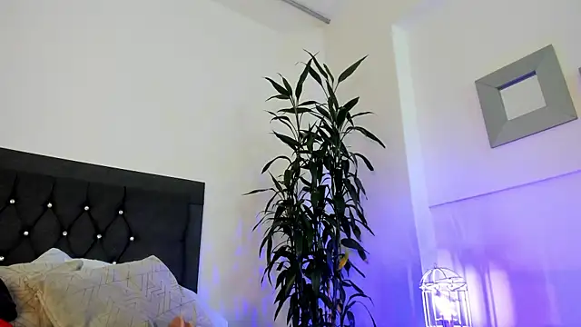 ebony hot1 online show from January 17, 2025, 7:27 pm