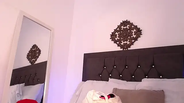 ebony hot1 online show from February 5, 2025, 1:44 pm