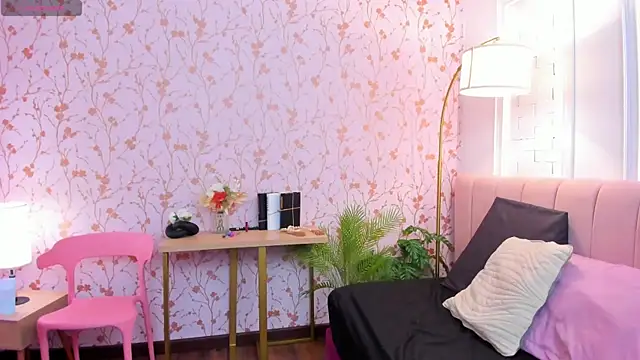 amber-hill online show from March 10, 2025, 7:07 pm