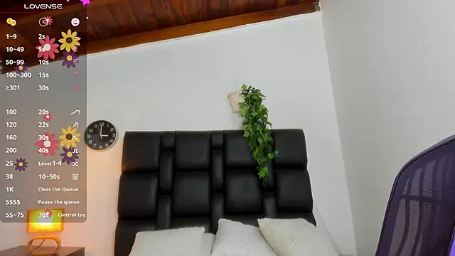 Snapshot of Joe23__ chatting on December 6, 2024, 8:18 pm Joe23 online show from December 6, 2024, 8:18 pm