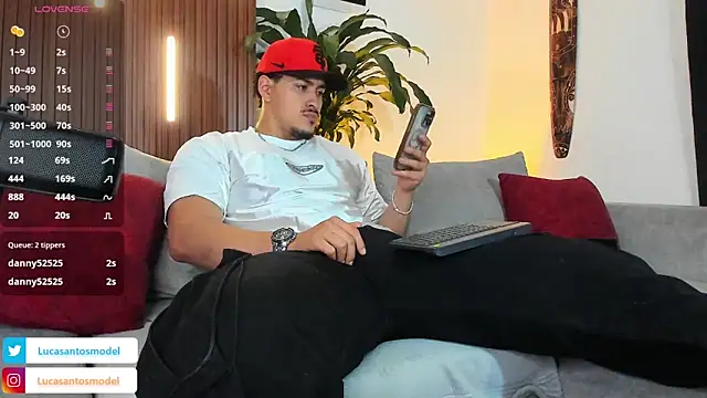 Snapshot of lucasanto_ chatting on July 6, 2026, 5:04 am lucasanto online show from July 6, 2026, 5:04 am