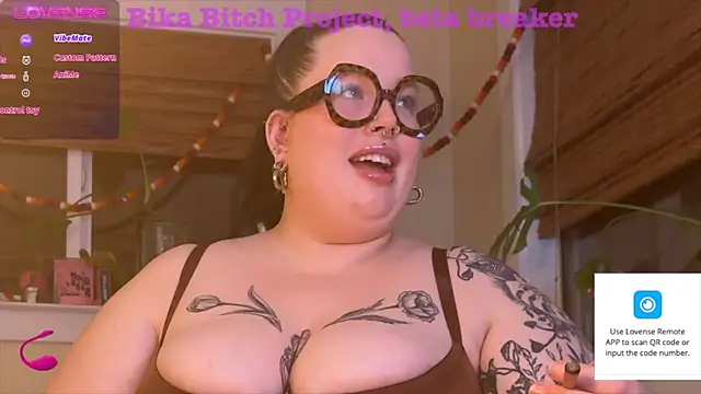 Snapshot of MissBika chatting on December 5, 2024, 6:10 am MissBika online show from December 5, 2024, 6:10 am