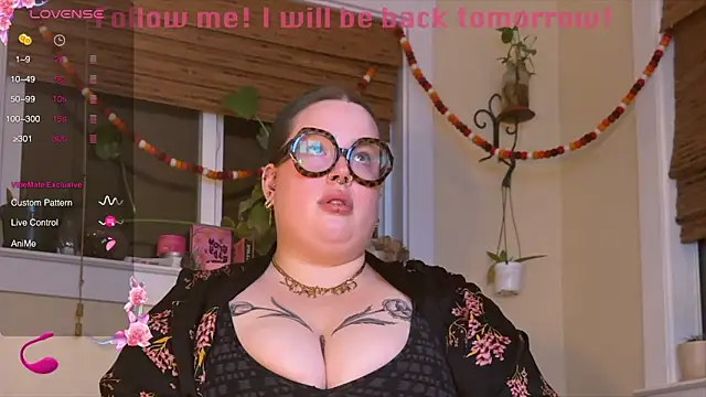 Snapshot of MissBika chatting on December 18, 2024, 1:59 am MissBika online show from December 18, 2024, 1:59 am