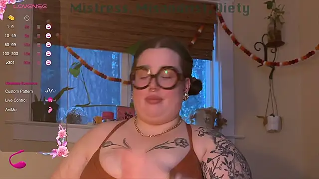 Snapshot of MissBika chatting on December 26, 2024, 12:25 am MissBika online show from December 26, 2024, 12:25 am