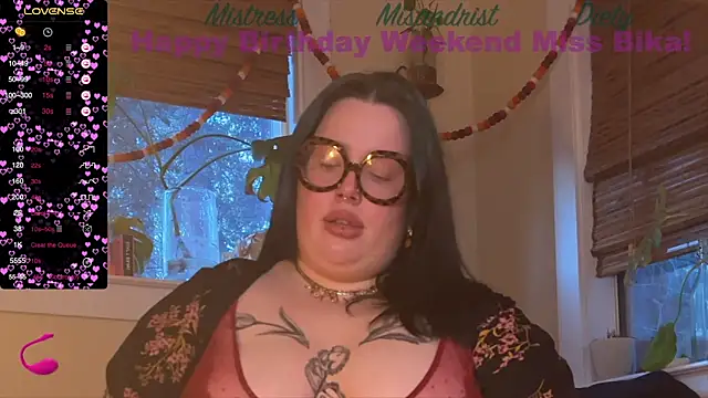 Snapshot of MissBika chatting on January 13, 2025, 1:02 am MissBika online show from January 13, 2025, 1:02 am