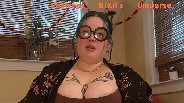 Snapshot of MissBika chatting on March 7, 2025, 12:15 am MissBika online show from March 7, 2025, 12:15 am