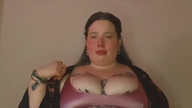 Snapshot of MissBika chatting on December 14, 2025, 9:52 pm MissBika online show from December 14, 2025, 9:52 pm