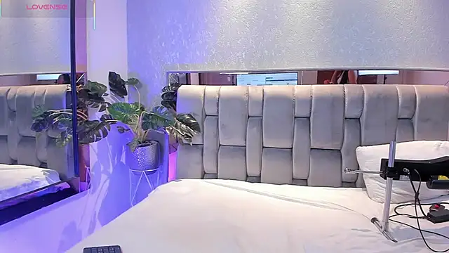 RoseTaylor   online show from December 4, 2025, 5:06 am