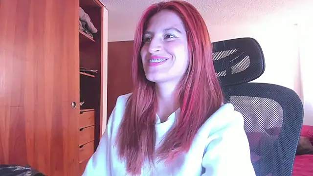 GiaRoussel online show from April 21, 2026, 2:23 pm