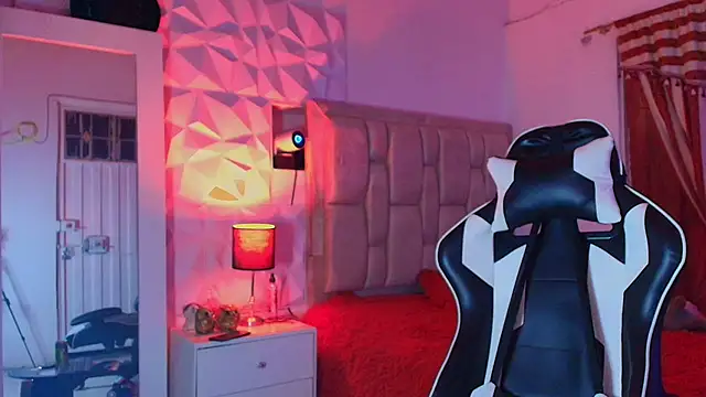 Snapshot of santyago_taylor chatting on December 26, 2024, 1:18 am santyago taylor online show from December 26, 2024, 1:18 am