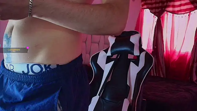 Snapshot of santyago_taylor chatting on December 31, 2024, 1:30 pm santyago taylor online show from December 31, 2024, 1:30 pm