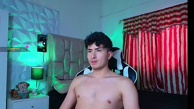 Snapshot of santyago_taylor chatting on January 17, 2025, 6:54 pm santyago taylor online show from January 17, 2025, 6:54 pm