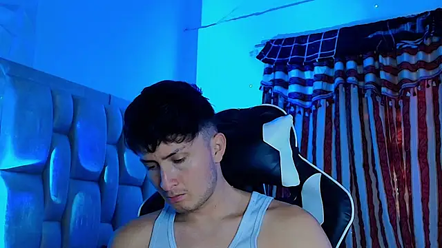 Snapshot of santyago_taylor chatting on March 20, 2025, 9:56 pm santyago taylor online show from March 20, 2025, 9:56 pm