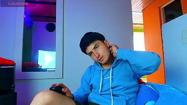 Snapshot of santyago_taylor chatting on December 2, 2025, 6:47 pm santyago taylor online show from December 2, 2025, 6:47 pm