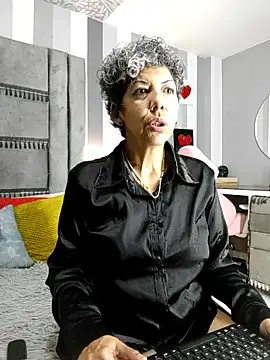 Julianewell online show from November 29, 2025, 12:19 pm