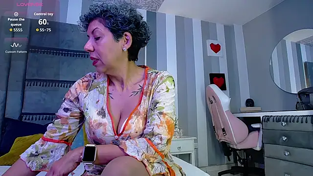 Julianewell online show from January 9, 2026, 12:19 pm