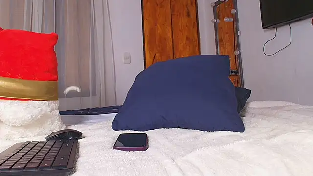 Isa bonnet online show from December 4, 2025, 11:57 pm