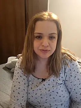 cansuozell online show from December 16, 2025, 6:57 pm