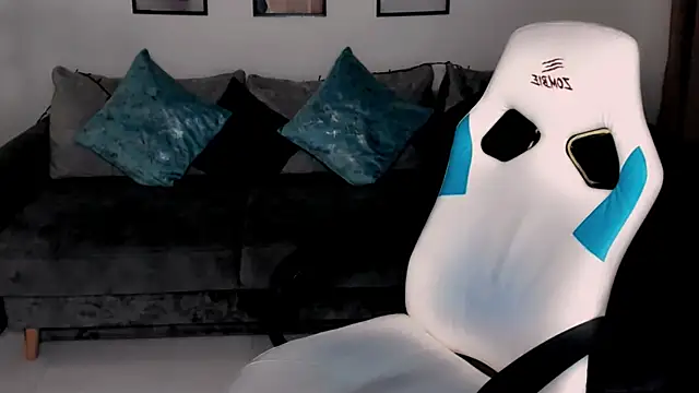 Snapshot of Rose_Sweetiee chatting on December 18, 2025, 10:05 pm Rose Sweetiee online show from December 18, 2025, 10:05 pm