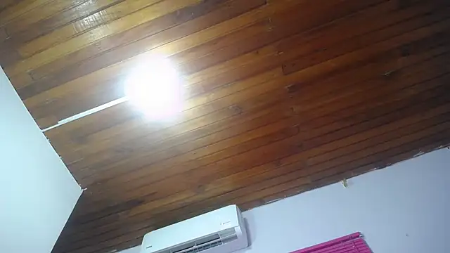 KOURTNEY-- online show from October 7, 2025, 2:31 am