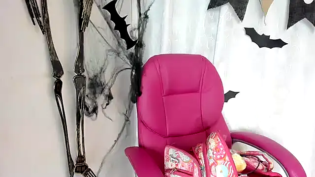 KOURTNEY-- online show from November 3, 2025, 2:57 am