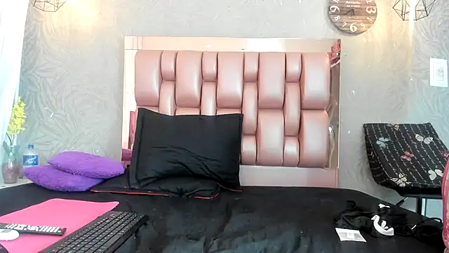 KOURTNEY-- online show from November 23, 2025, 6:30 pm