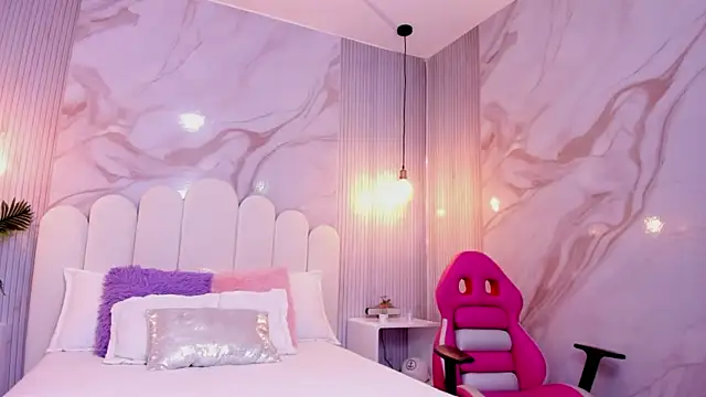 Snapshot of Carohorny4u chatting on October 4, 2025, 12:14 pm Carohorny4u online show from October 4, 2025, 12:14 pm