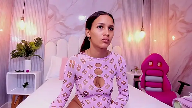 Snapshot of Carohorny4u chatting on October 12, 2025, 1:21 pm Carohorny4u online show from October 12, 2025, 1:21 pm