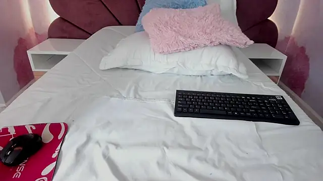 Snapshot of Carohorny4u chatting on November 17, 2025, 1:22 am Carohorny4u online show from November 17, 2025, 1:22 am