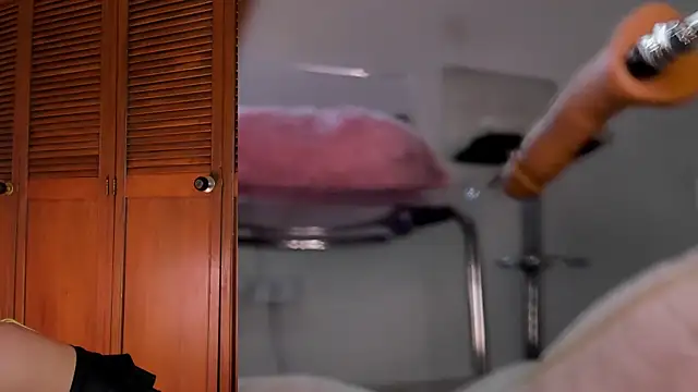 zoe backer online show from December 17, 2025, 11:27 am