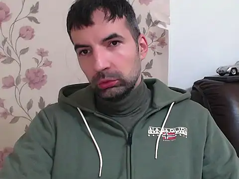 Snapshot of Leo_1617 chatting on April 4, 2026, 2:25 pm Leo 1617 online show from April 4, 2026, 2:25 pm