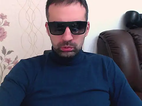 Snapshot of Leo_1617 chatting on April 23, 2026, 10:58 am Leo 1617 online show from April 23, 2026, 10:58 am