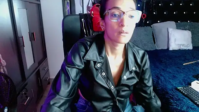 SamaraMartinez online show from November 17, 2025, 10:59 pm