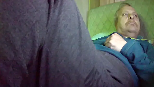 Snapshot of amylrmm1903 chatting on March 16, 2025, 3:28 pm amylrmm1903 online show from March 16, 2025, 3:28 pm