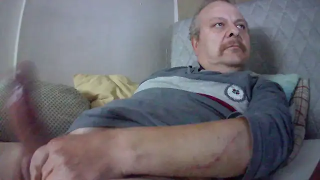 Snapshot of amylrmm1903 chatting on October 12, 2025, 3:11 pm amylrmm1903 online show from October 12, 2025, 3:11 pm