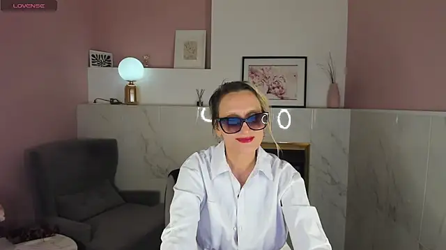 Queen Anna  online show from February 1, 2025, 12:18 am