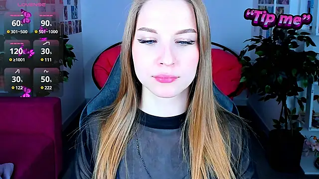 CuteMousee online show from January 5, 2025, 11:48 am