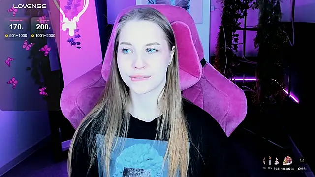 CuteMousee online show from October 8, 2025, 5:27 am