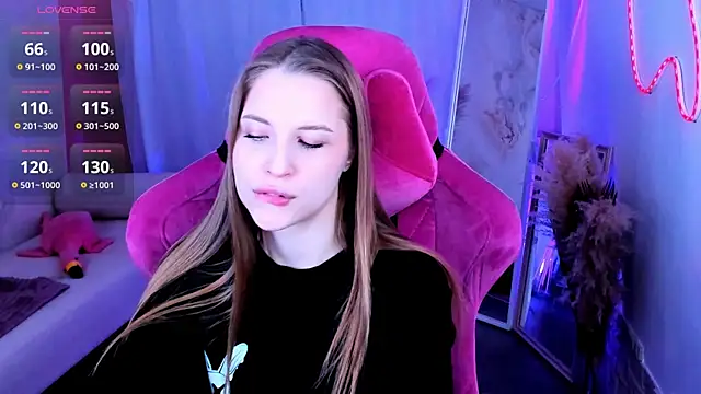 CuteMousee online show from November 25, 2025, 6:13 am