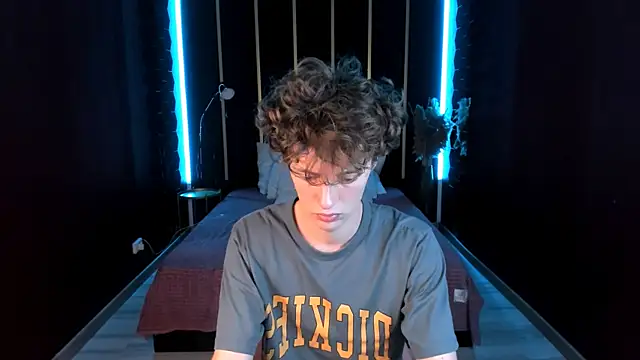 LukeSweet online show from July 8, 2026, 4:22 pm