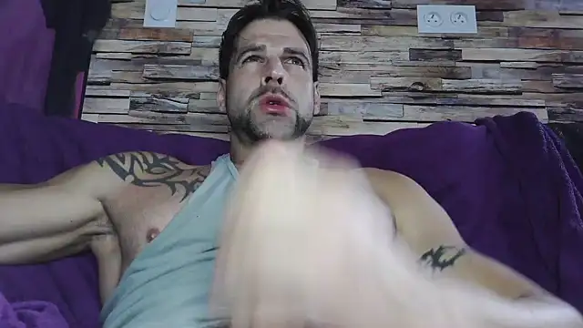 Snapshot of XxBigboybandxX chatting on December 8, 2024, 2:09 pm XxBigboybandxX online show from December 8, 2024, 2:09 pm