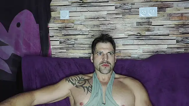 Snapshot of XxBigboybandxX chatting on January 25, 2025, 8:21 pm XxBigboybandxX online show from January 25, 2025, 8:21 pm