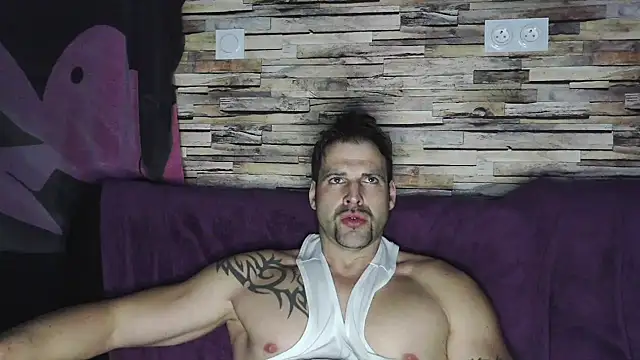 Snapshot of XxBigboybandxX chatting on February 1, 2025, 5:58 pm XxBigboybandxX online show from February 1, 2025, 5:58 pm