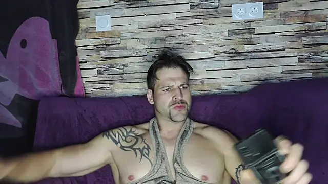 Snapshot of XxBigboybandxX chatting on February 4, 2025, 7:22 pm XxBigboybandxX online show from February 4, 2025, 7:22 pm