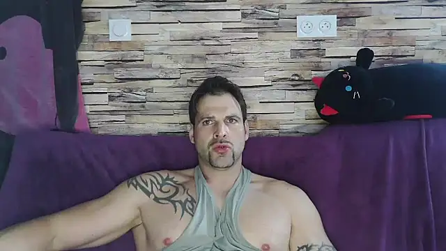 Snapshot of XxBigboybandxX chatting on February 21, 2025, 2:06 pm XxBigboybandxX online show from February 21, 2025, 2:06 pm